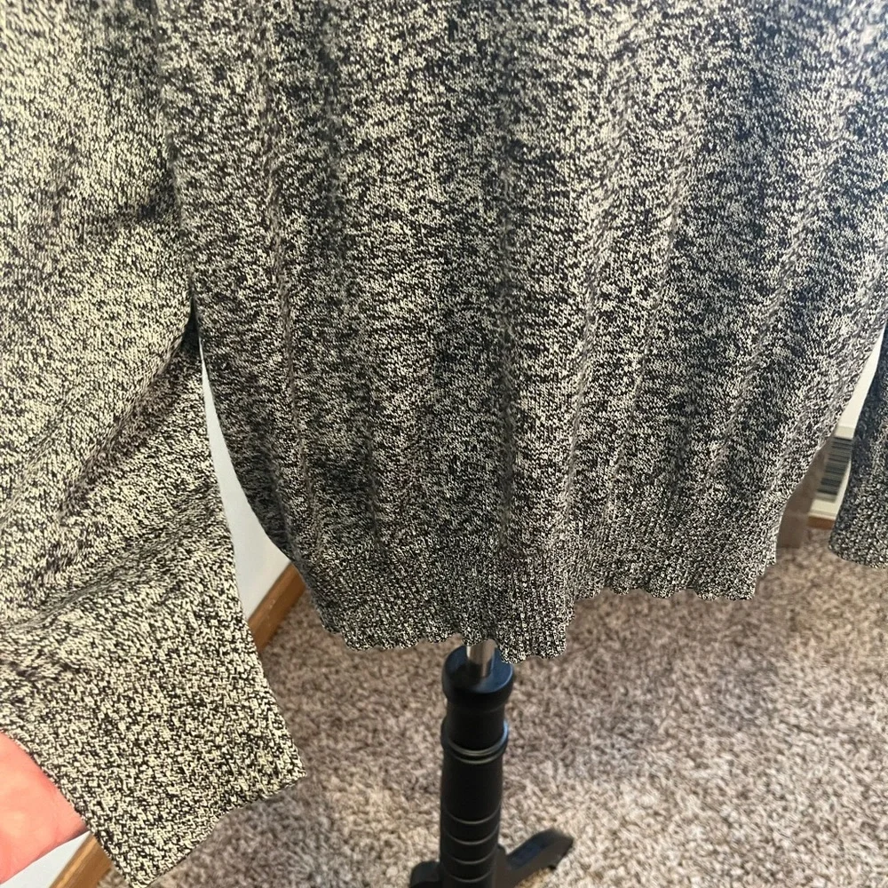 Torrid Heart Sweater - Picture 2 of 4